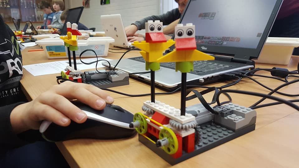 S CID-om v poletje 2023: Počitniška LEGO robotika